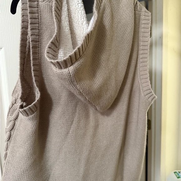 Grace & Lace Tan Cable Knit Sleeveless Cardigan - Picture 3 of 3